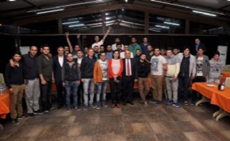 MHP'nin İzmir adayı Kılıç esnafın nabzını tuttu